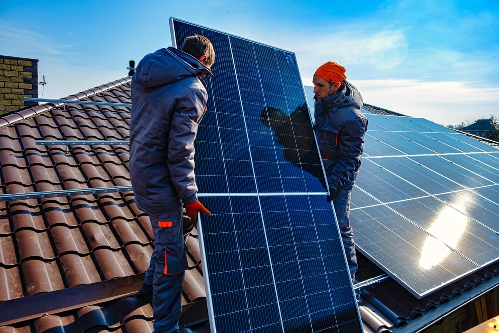 Comment choisir le meilleur système de panneaux solaires pour votre toit